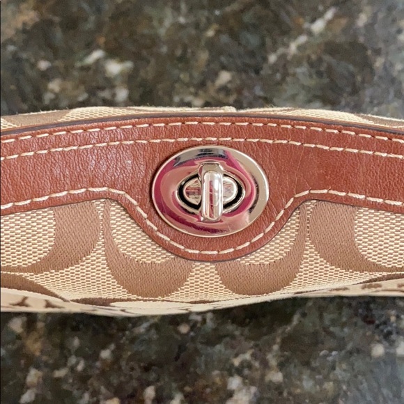 Coach wristlet with toggle closure - Picture 2 of 4